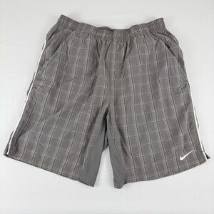 Nike Plaid 8" Shorts Men’s Size M